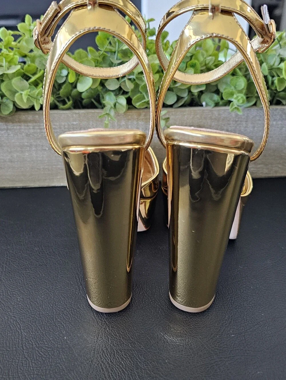 ANTONIO MELANI Gold Metallic Platform Ankle-Strap Heels Shoes Women's Sz 9.5